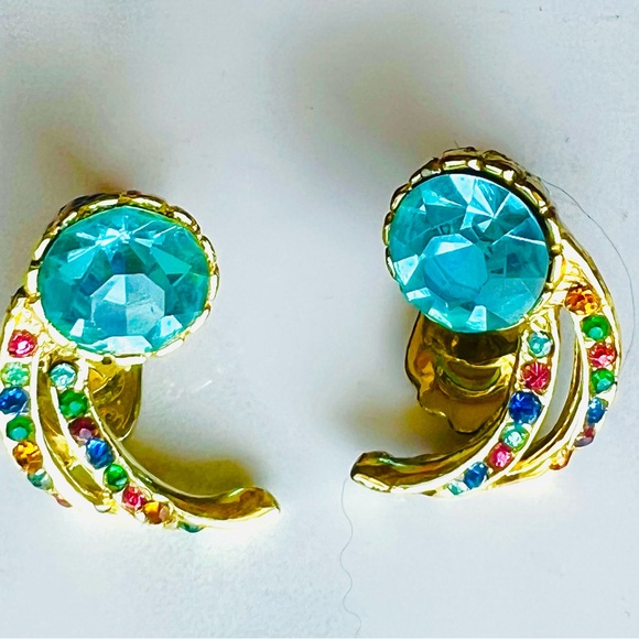 Vintage Jewelry - Vintage Elegant Gold and Blue crystals clip on Earrings